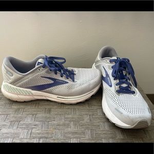 Brooks Adrenaline GTS 22